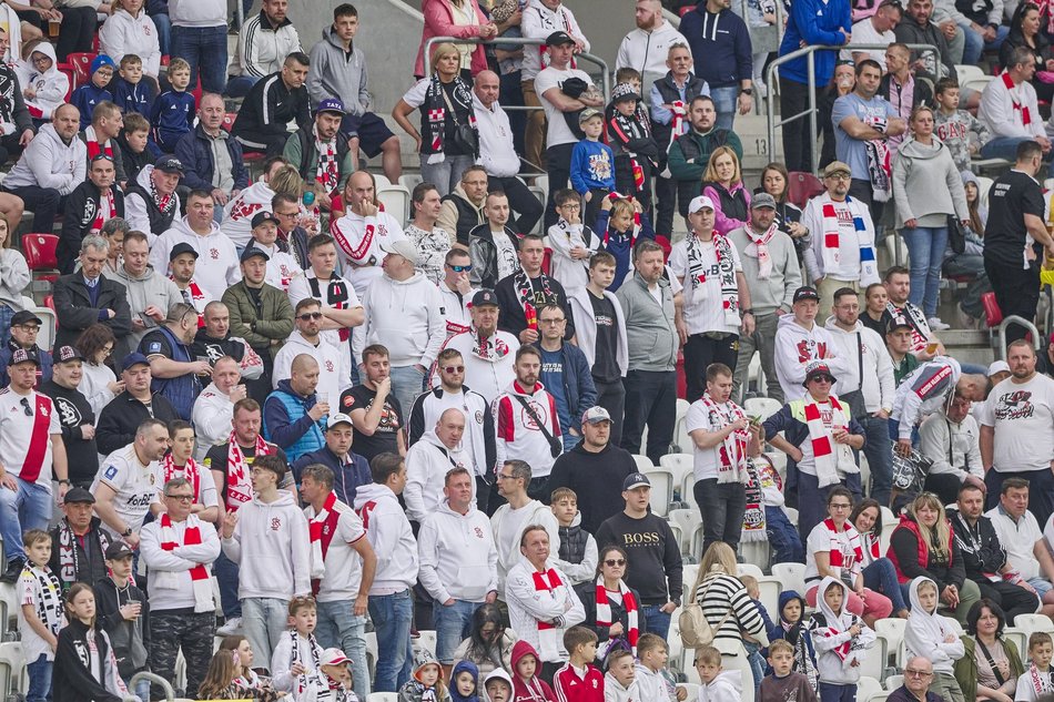 Kibice ŁKS Łódź na meczu z Radomiakiem Radom