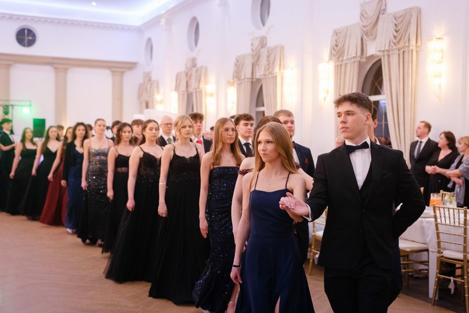 Studniówka XV w Łodzi. Niezapomniane chwile i piękne wspomnienia