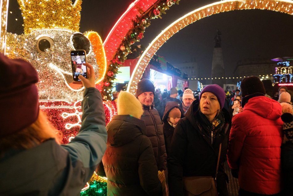 Tłumy na otwarciu Jarmarku Bożonarodzeniowego w Łodzi. Byłeś/aś? Znajdź się na zdjęciach!