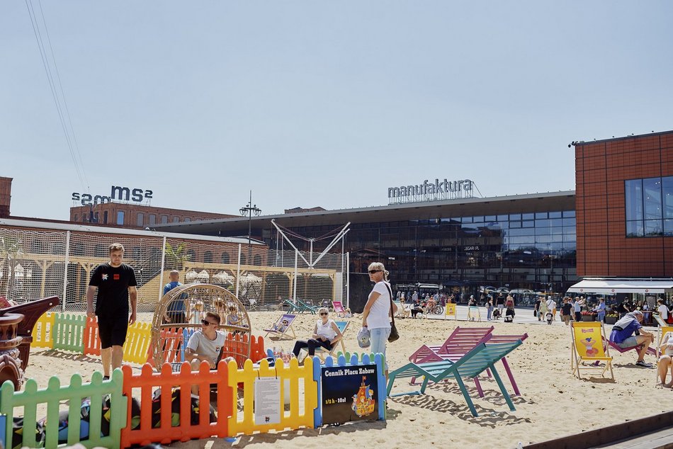 Łódź. Plaża i beach bar wracają do Manufaktury w Łodzi! Kiedy wielkie otwarcia?