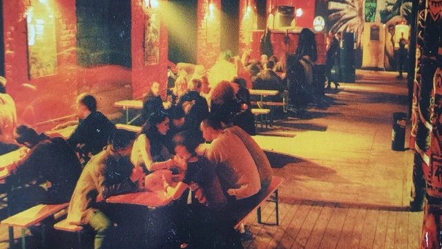 Wspaniałe lata 90. Pomóż napisać książkę o dawnych pubach i klubach w Łodzi