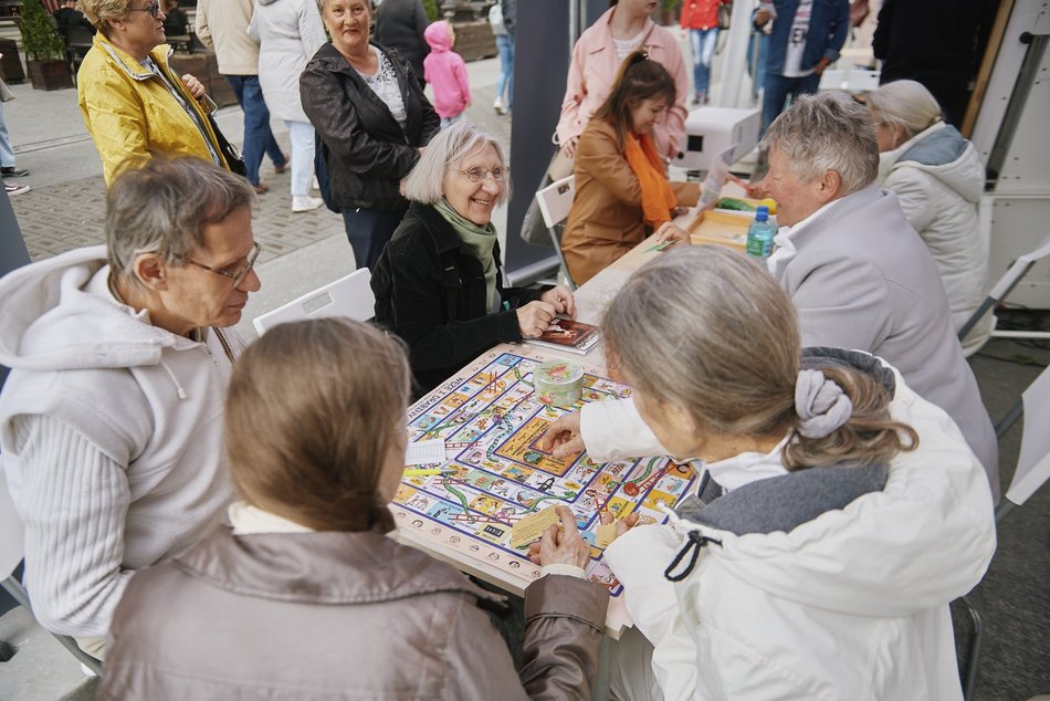 seniorzy podczas senioraliów w Łodzi