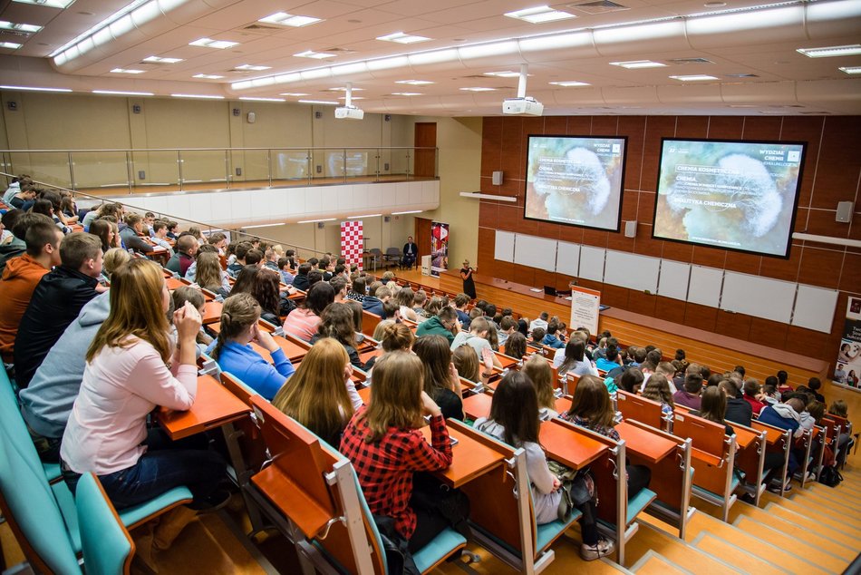 studenci w sali wykładowej