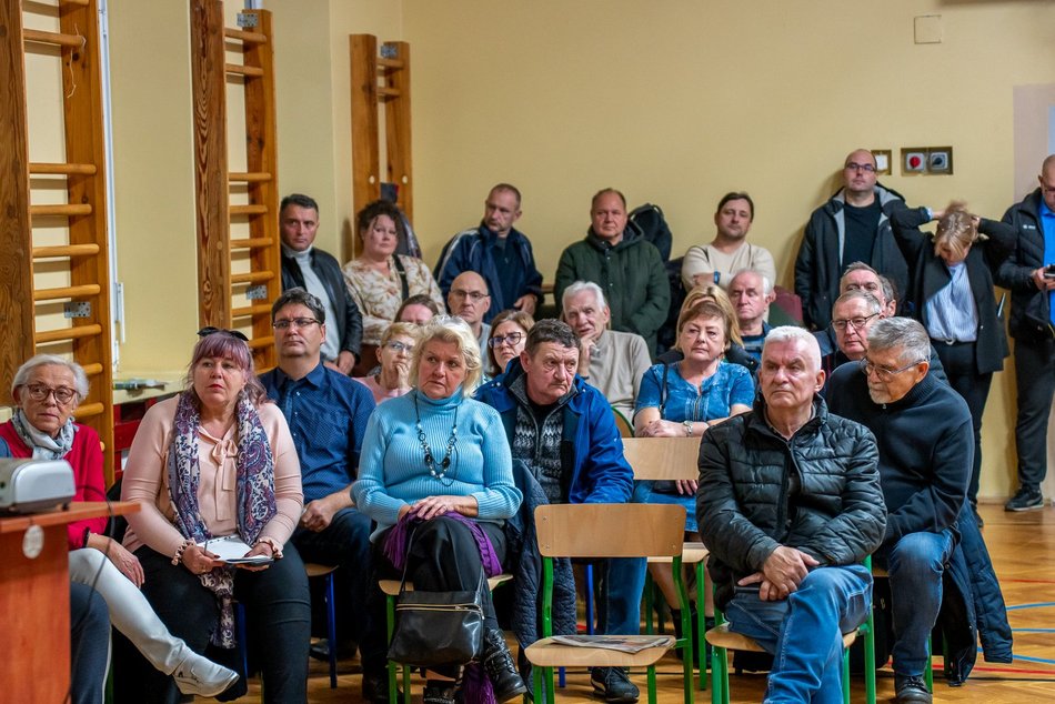 Łódź. Spotkanie o remontach dróg na Chojnach i Dąbrowie. Po raz kolejny wysoka frekwencja