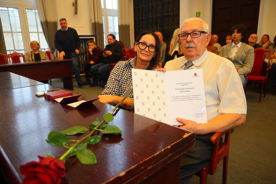 Łódź. Medale za długoletnie pożycie małżeńskie. Rekordziści są razem od 66 lat!