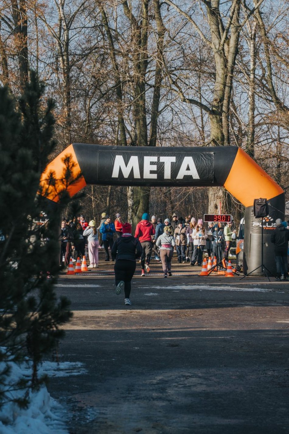 Botaniczna Piątka w Ogrodzie Botanicznym w Łodzi. Galeria z mroźnego biegu