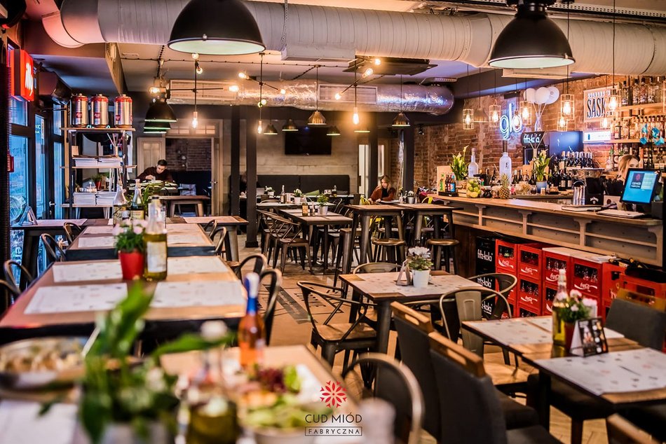 Łódź. Gdzie zjeść autorski hummus w Łodzi? Saji's, Little Beirut, Cud Miód Fabryczna i Zielona