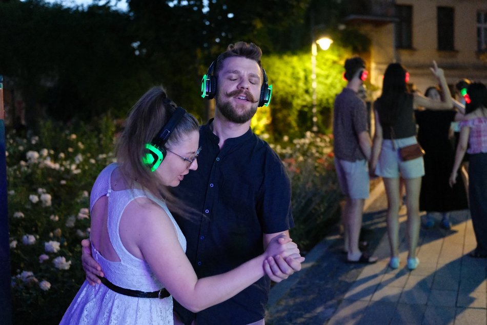 Łódź. Wakacje na Piotrkowskiej 2026 w Łodzi. Silent disco opanowało centrum!