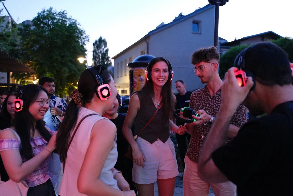 Łódź. Wakacje na Piotrkowskiej 2026 w Łodzi. Silent disco opanowało centrum!
