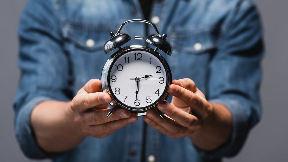 Łódź. Zmiana czasu 2025. Sprawdź, kiedy trzeba przestawić zegarki!