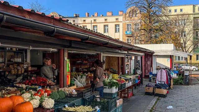 Schodzą towary, schodzą ceny. Czy wiesz, co to oznacza? [ŁODZIANIZMY]