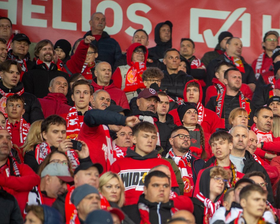 Łódź. Kibice na meczu Widzewa Łódź z Legią Warszawa. Byłeś? Odszukaj się w galerii