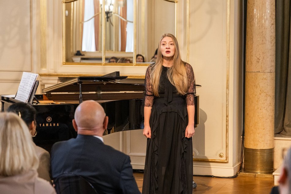 Łódź. Stypendia dla wybitnych uczniów z Łodzi i regionu przyznane. Nagrodzeni także nauczyciele