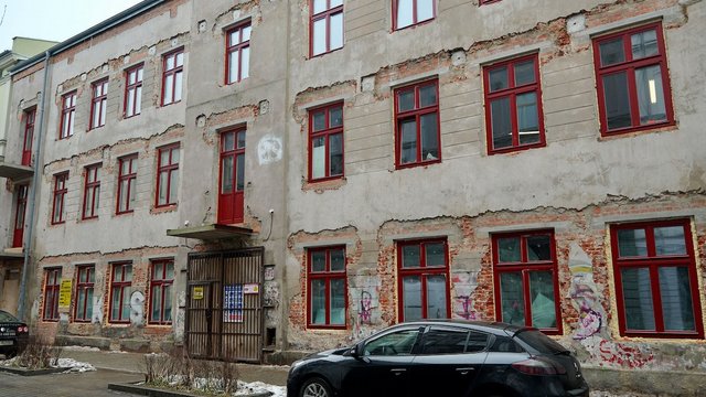 Remont ruiny przy Włókienniczej w Łodzi. Ta metamorfoza domknie rewitalizację ulicy [ZDJĘCIA]