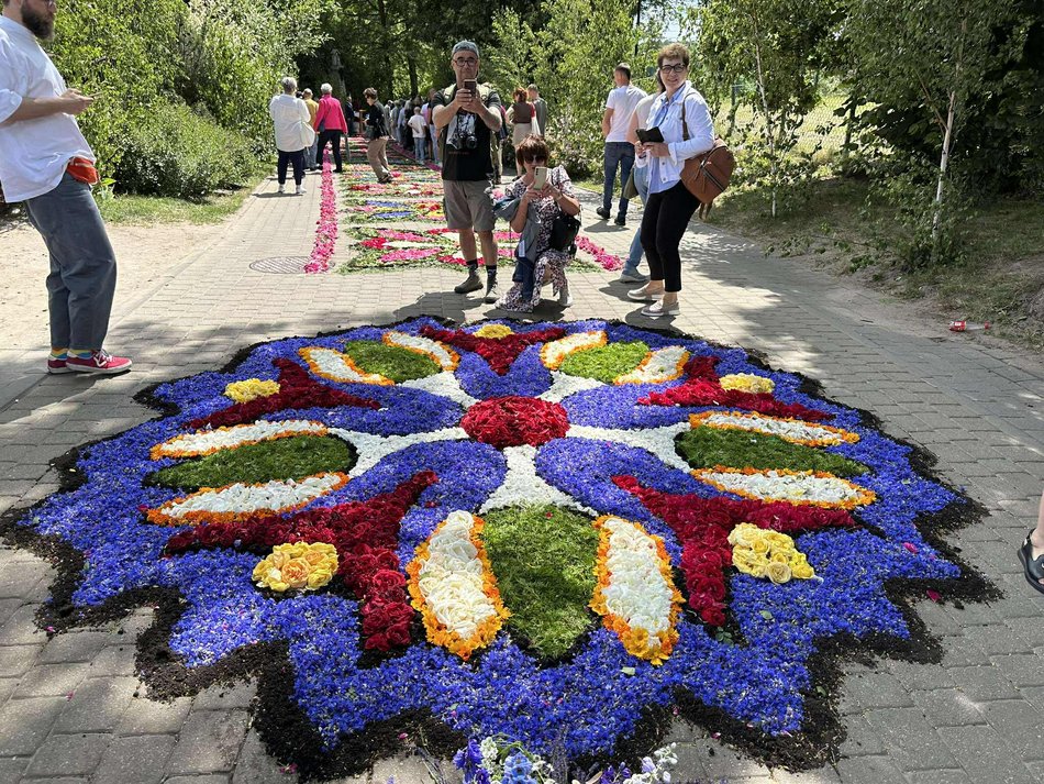 Łódź. Boże Ciało w Łódzkiem. Kwiatowe dywany w Spycimierzu