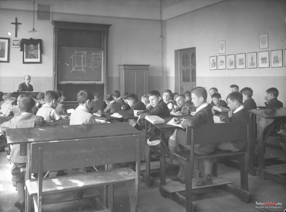 Łódź. Szkoły i uczniowie w Łodzi w dawnych latach. Wyjątkowy klimat na starych fotografiach!