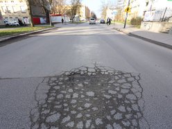 Dziury w nawierzchni - ulica Boya-Żeleńskiego