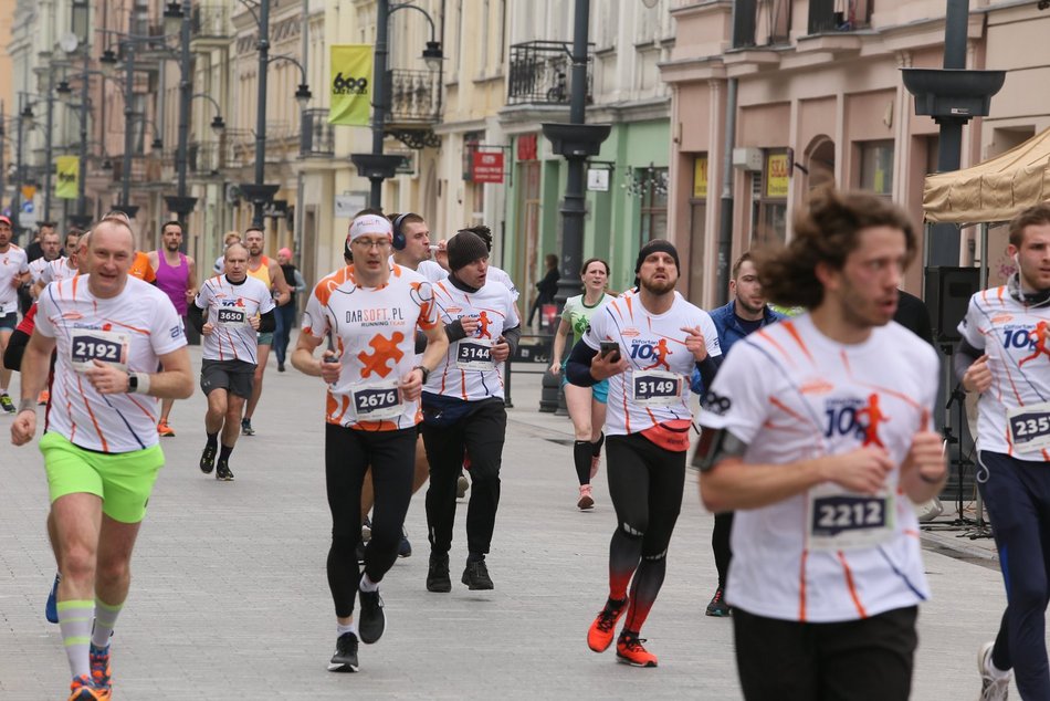 DOZ Maraton 2023. Brałeś udział w biegu? Znajdź się na zdjęciach!