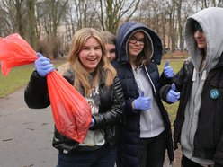 Galante Sprzątanie Łodzi. Uczniowie dołączyli do akcji i pożytecznie spędzili dzień wagarowicza