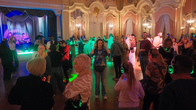 Dzień Kobiet w Muzeum Miasta Łodzi. Silent disco, wieczór z planszówkami i oprowadzanie po wystawie