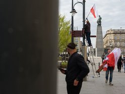 Łódź. Piotrkowska w biało-czerwonych barwach. Łódź gotowa na majówkę!