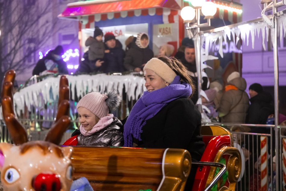 Tłumy na otwarciu Jarmarku Bożonarodzeniowego w Łodzi. Byłeś/aś? Znajdź się na zdjęciach!