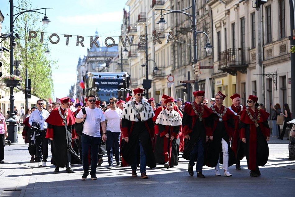 Łódź. Juwenalia 2026 w Łodzi czas start! Kolorowa parada studentów przeszła Piotrkowską