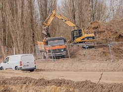 Łódź. Przedłużenie Kaczeńcowej w Łodzi. Nowe rondo przy Rąbieńskiej nabiera kształtów