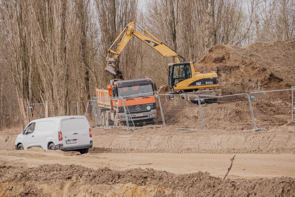 Łódź. Przedłużenie Kaczeńcowej w Łodzi. Nowe rondo przy Rąbieńskiej nabiera kształtów