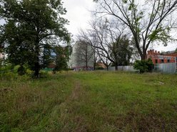 Łódź. Nowy skwer przy Kopcińskiego w Łodzi. Powstanie plac zabaw, wybieg dla psów i spacerowa aleja