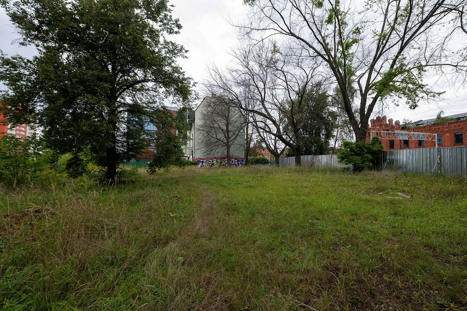 Łódź. Nowy skwer przy Kopcińskiego w Łodzi. Powstanie plac zabaw, wybieg dla psów i spacerowa aleja