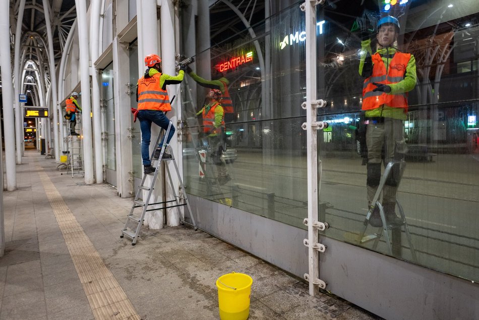 Stajnia Jednorożców w Łodzi wymyta na błysk! Zobacz te prace na wysokościach