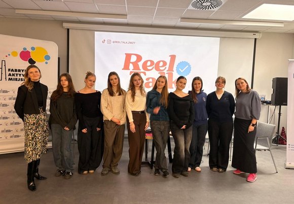 Łódź. Projekt Reel Talk. Uczennice liceów w Łodzi uczą, jak świadomie korzystać z mediów społecznościowych