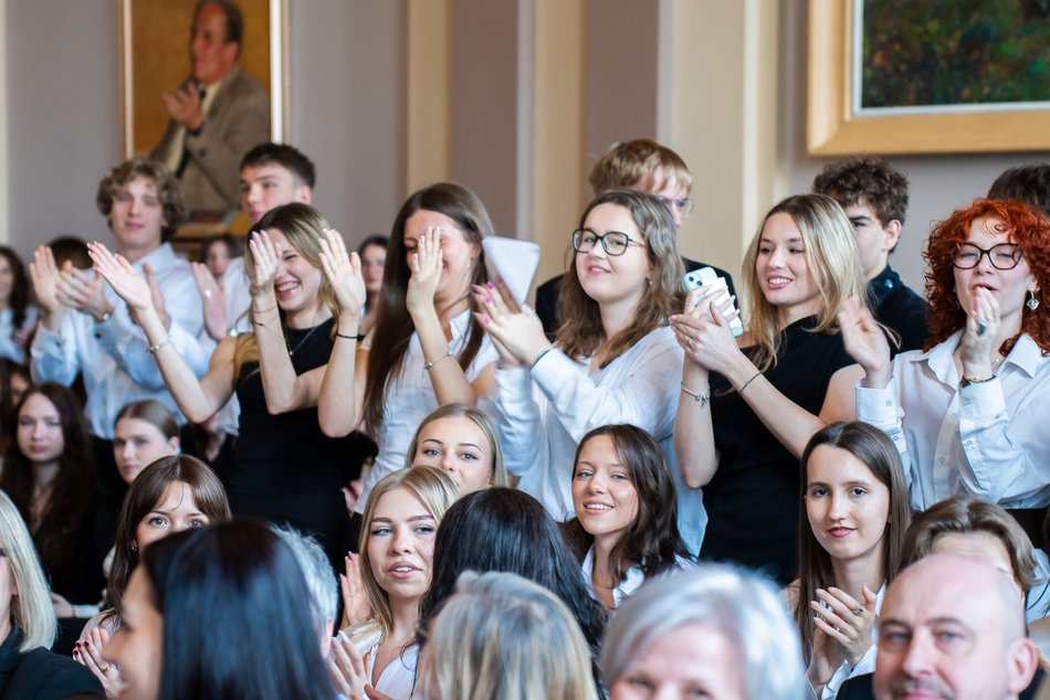 Łódź. Zakończenie roku szkolnego w III Liceum Ogólnokształcącym w Łodzi