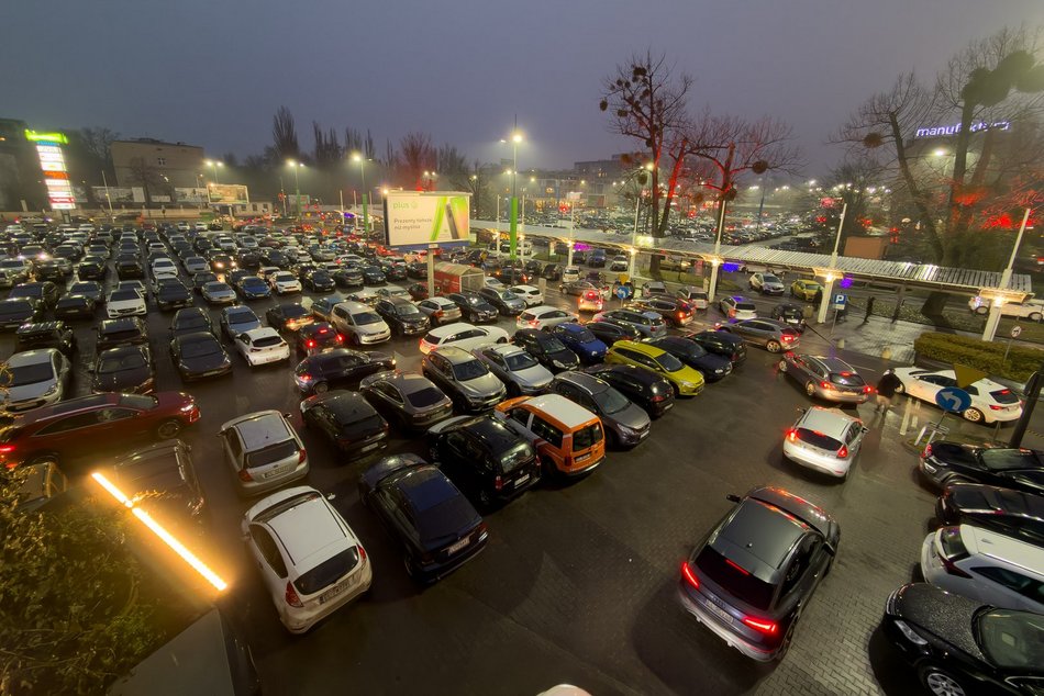 Wybierasz się do Manufaktury w Łodzi? Przygotuj się na szukanie parkingu
