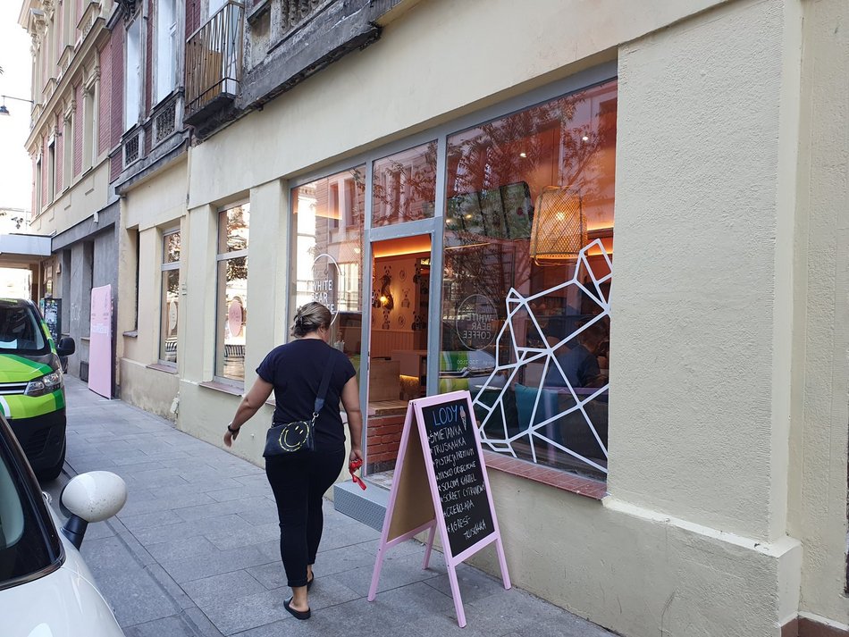 The White Bear Coffee już w Łodzi. Kolorowa kawiarnia kusi wystrojem i kawą speciality