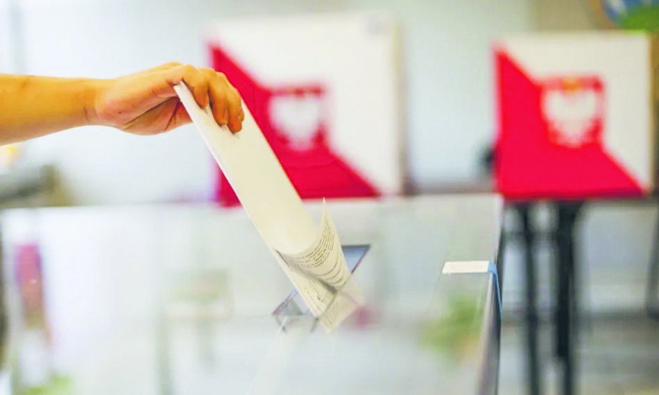 Wybory samorządowe - urna na głosy