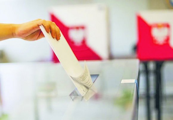 Wybory samorządowe - urna na głosy