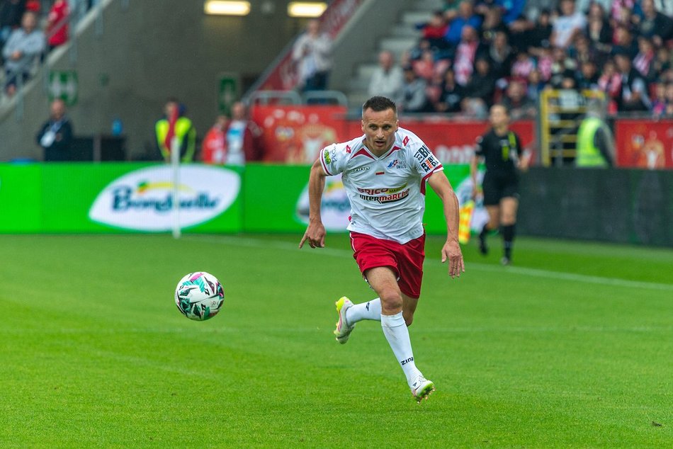 Łódź. Mecz Gwiazd w Łodzi. Na murawie Boniek, Krzynówek, Krychowiak