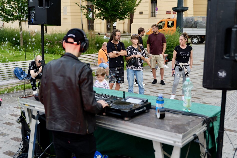Łódź. Muzyczny plener na placu Wolności w Łodzi. Spora dawka muzyki elektronicznej