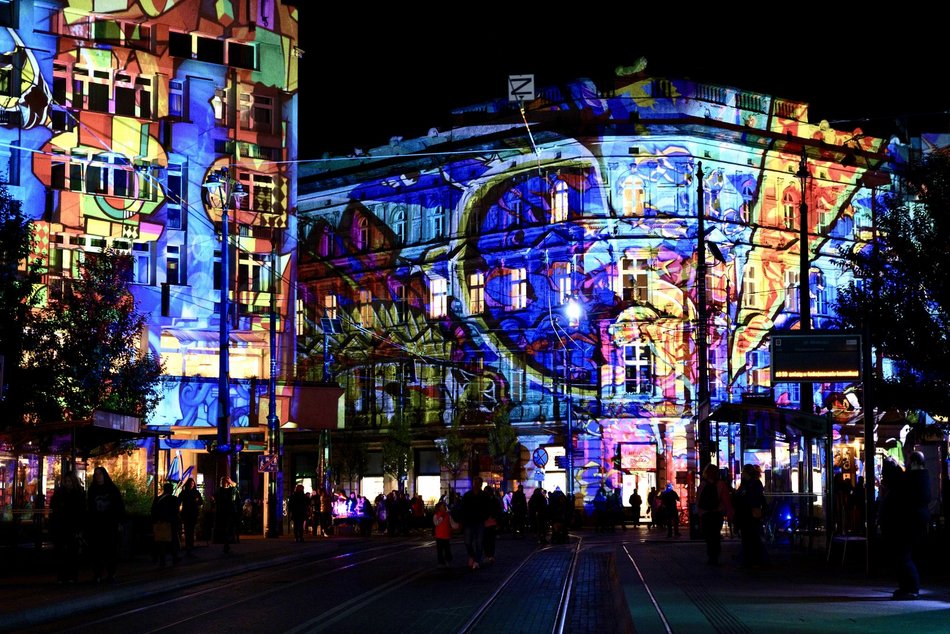 Wielkie słońce oświetla plac Wolności! Niezwykła atrakcja na Light Move Festival 2025 Łódź