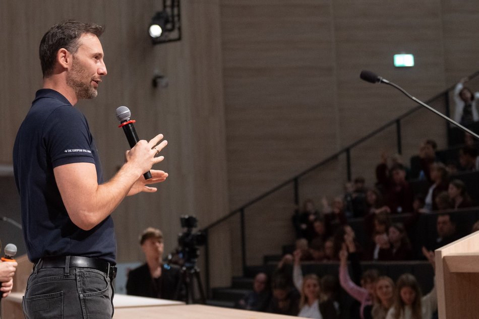 Łódź. Sławosz Uznański-Wiśniewski spotkał się z uczniami