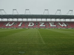 Murawa na stadionach w Łodzi po zimie. Trwają działania regeneracyjne i pielęgnacyjne