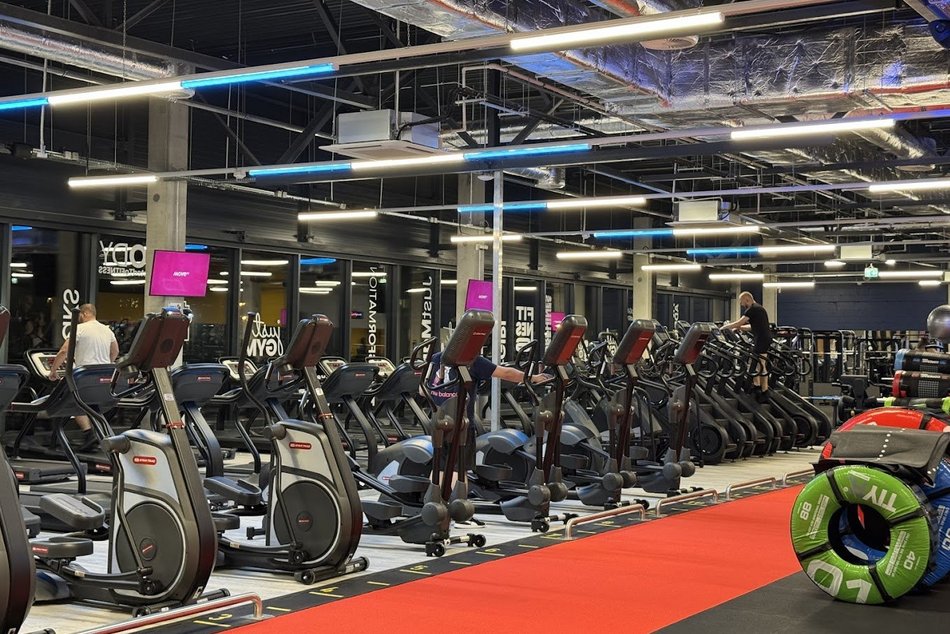 Nowe sklepy, siłownia i restauracje na Dąbrowie w Łodzi