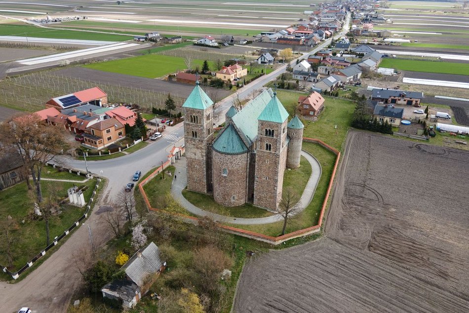 Łódź. Archikolegiata w Tumie. Zachwyca swoim pięknem i historią