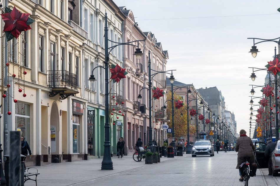 Łódź. Coraz bliżej Święta! Na Piotrkowskiej w Łodzi pojawiły się już pierwsze dekoracje
