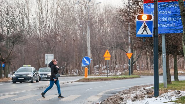 Nowe inteligentne przejście dla pieszych w Łodzi. Będzie bezpieczniej? [ZDJĘCIA]