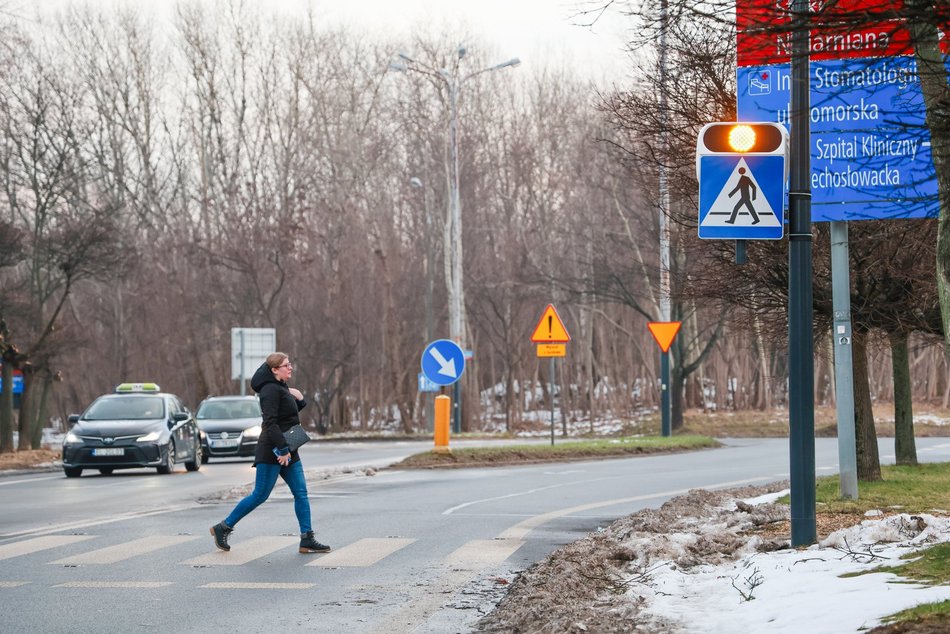 Łódź. Nowe inteligentne przejście dla pieszych. Będzie bezpieczniej?