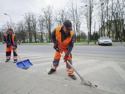 Łódź. Wielka akcja sprzątania w Łodzi nie zwalnia tempa! To przede wszystkim ciężka praca ludzi