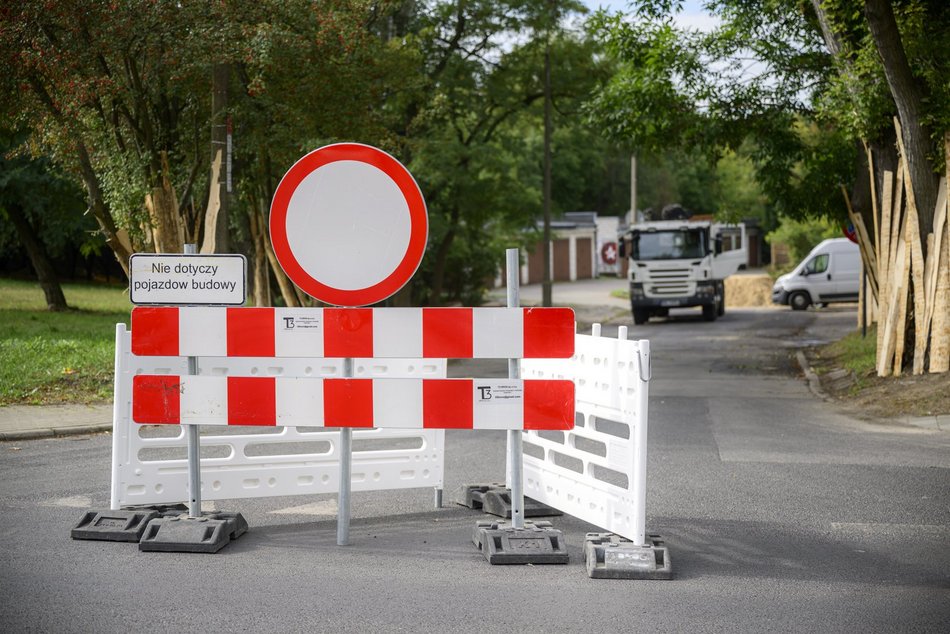 Łódź. Remont Wioślarskiej w Łodzi rozpoczęty. Będzie nowa jezdnia, chodniki i parkingi